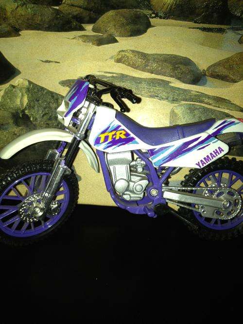 MAISTO MOTORBIKE YAMAHA DIRT BIKE TT-R -1:18
