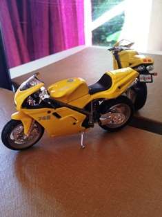 MAISTO DUCATI 748 MOTORBIKE-1;18