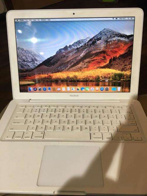 Macbook 13 inch**NVIDIA GRAPHICS**Intel Core Duo 2.4Ghz**2gb Ram**300GB HDD**MacOS High Sierra*