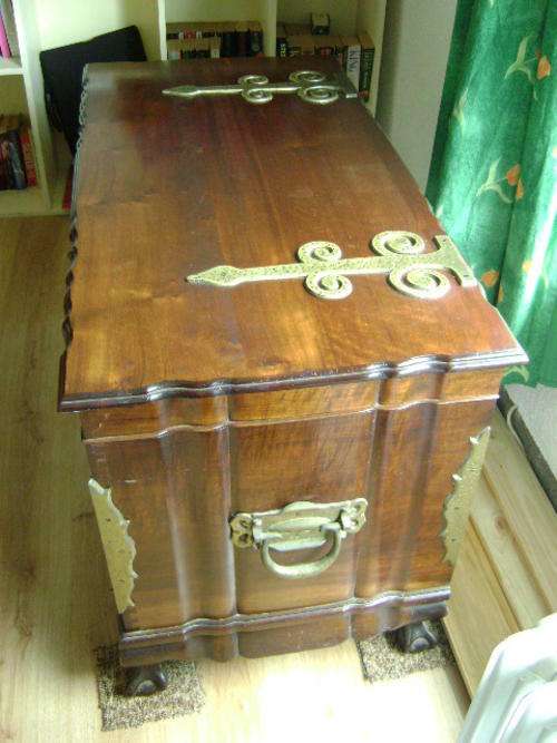 Antiique Ball and Claw Kist