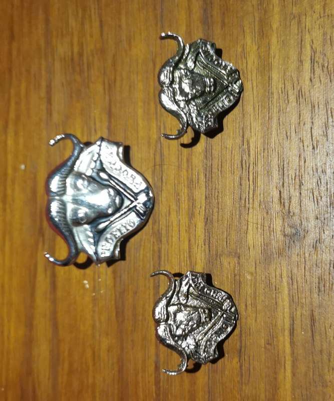 32 Battalion Beret and collar badges