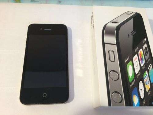 iPhone 4s - 8 GB ( 4 Months old ) Like New ******