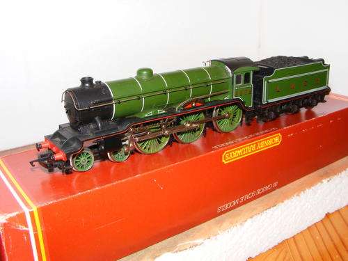 HORNBY    R053LMS CLASS B17 " MANCHESTER UNITED"   LOCO       OO