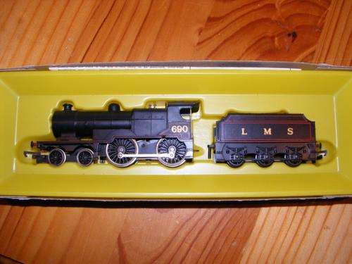 TRIANG  HORNBY R450  LMS 4.4.0 CLASS 2P FOWLER   LOCO   OO