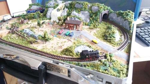 Z SCALE  IN  BRIEFCASE
