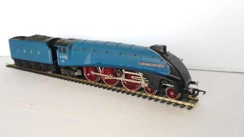 HORNBY   A4     L 5136    SIR NIGEL GRESLEY      LOCO  (TENDER DRIVE)