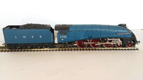 HORNBY   A4     L 5136    SIR NIGEL GRESLEY      LOCO  (TENDER DRIVE)