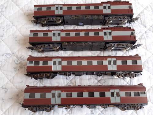 LIMA  SAR SUBURBAN TRAIN SET    DCC DECODER FITTED