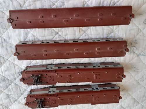LIMA  SAR SUBURBAN TRAIN SET    DCC DECODER FITTED