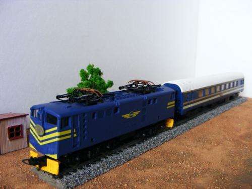 LIMA  SAR  BLUE TRAIN 6E LOCO + 3 BLUE TRAIN COACHES