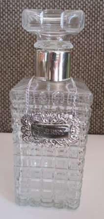 Square Glass Decanter with Metal Sherry Hanging Tag