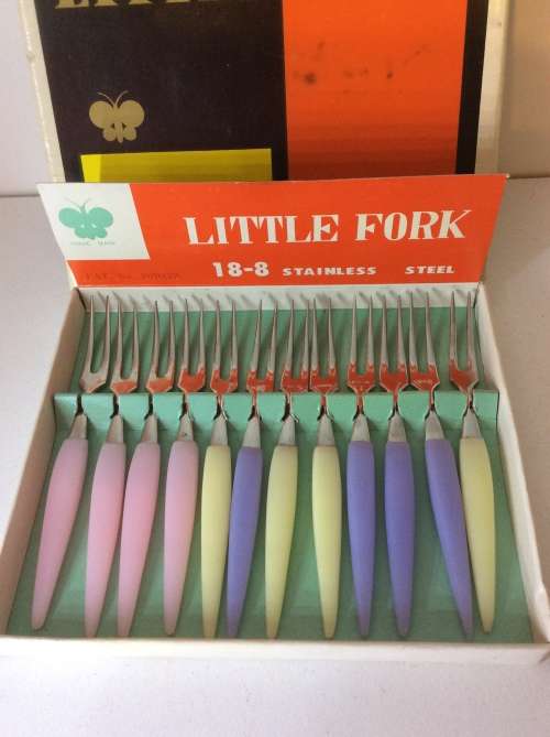 VINTAGE LITTLE FORK SET - GREAT DISPLAY ITEM -