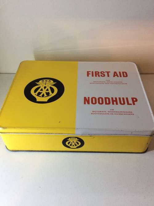 AA FIRST AID TIN - FULL CONTENTS AND RARELY SEEN IN THIS GREAT CONDITION - GREAT FIND -
