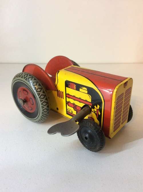 GREAT BRITIAN TIN LITHO TRACTOR - WITH KEY, WORKING!  - EXTREMELY RARE - INCREDIBLE -