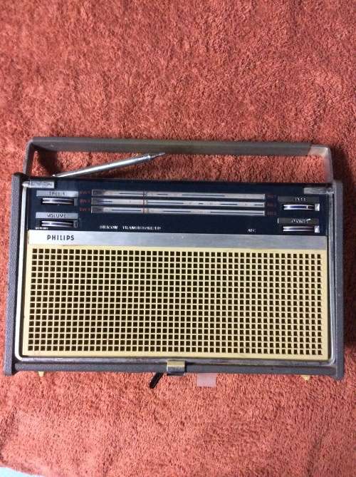 OLD LARGE PHILIPS  RADIO - GREAT OLD ITEM -