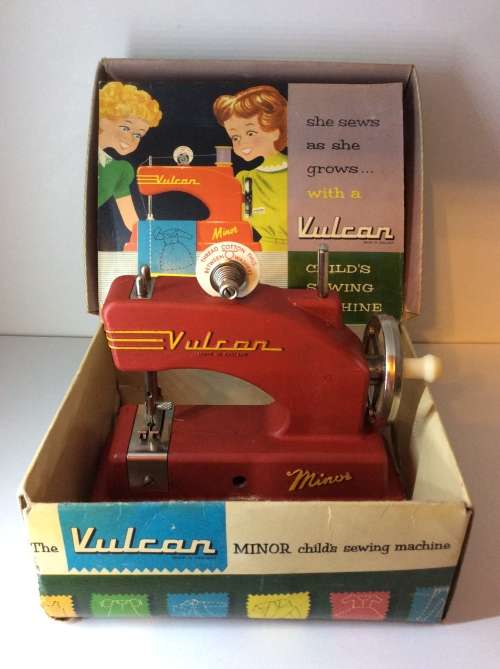 VINTAGE VULCAN MINOR CHILD'S SEWING MACHINE - MADE IN ENGLAND -