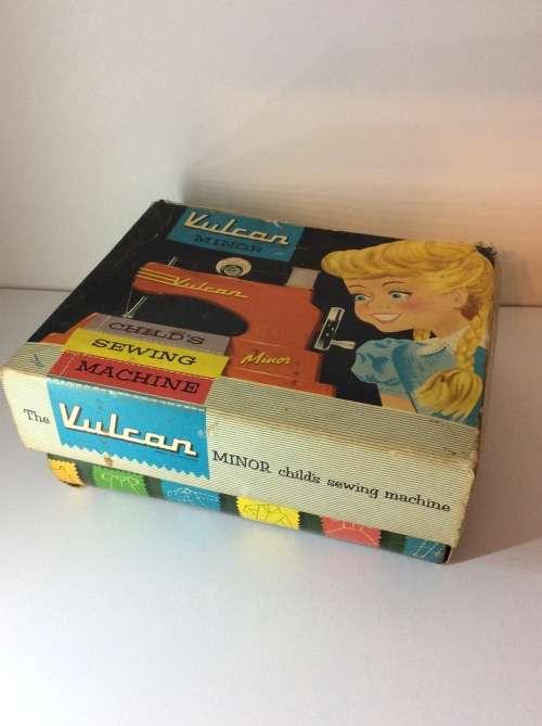 VINTAGE VULCAN MINOR CHILD'S SEWING MACHINE - MADE IN ENGLAND -