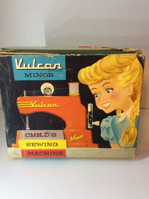 VINTAGE VULCAN MINOR CHILD'S SEWING MACHINE - MADE IN ENGLAND -