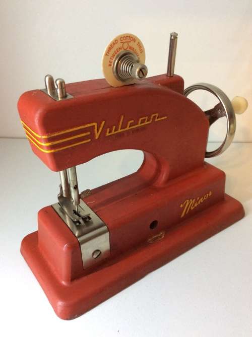 VINTAGE VULCAN MINOR CHILD'S SEWING MACHINE - MADE IN ENGLAND -