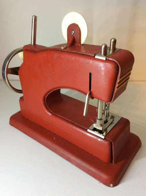VINTAGE VULCAN MINOR CHILD'S SEWING MACHINE - MADE IN ENGLAND -