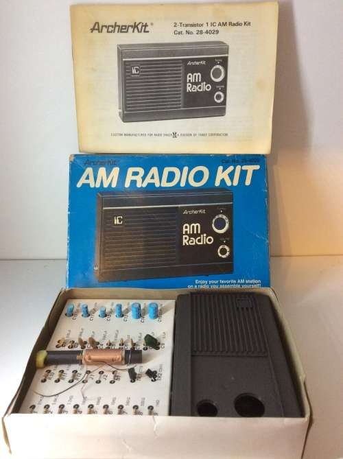 VINTAGE RADIO SHACK AM RADIO BUILDING KIT - NEVER USED 1970's  - GREAT FIND -