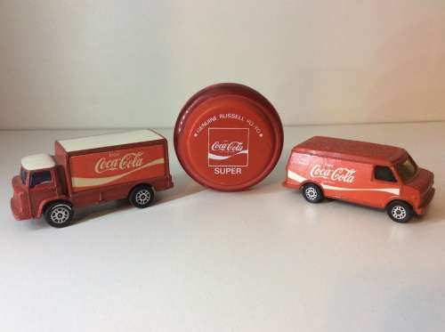 RARE 1980's SOUTH AFRICAN RUSSELL COCA COLA YO YO & TWO CORGI COKE MODELS - WOW! -