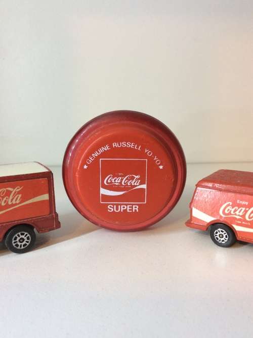 RARE 1980's SOUTH AFRICAN RUSSELL COCA COLA YO YO & TWO CORGI COKE MODELS - WOW! -