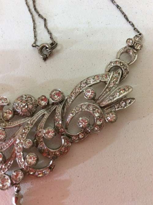 VINTAGE CUSTOM JEWELRY NECKLACE  WITH SMALL STONES - GREAT DETAIL & CRAFTMANSHIP -
