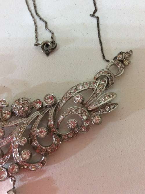 VINTAGE CUSTOM JEWELRY NECKLACE  WITH SMALL STONES - GREAT DETAIL & CRAFTMANSHIP -
