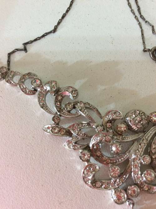 VINTAGE CUSTOM JEWELRY NECKLACE  WITH SMALL STONES - GREAT DETAIL & CRAFTMANSHIP -