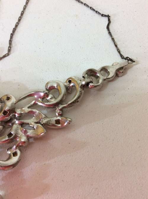 VINTAGE CUSTOM JEWELRY NECKLACE  WITH SMALL STONES - GREAT DETAIL & CRAFTMANSHIP -