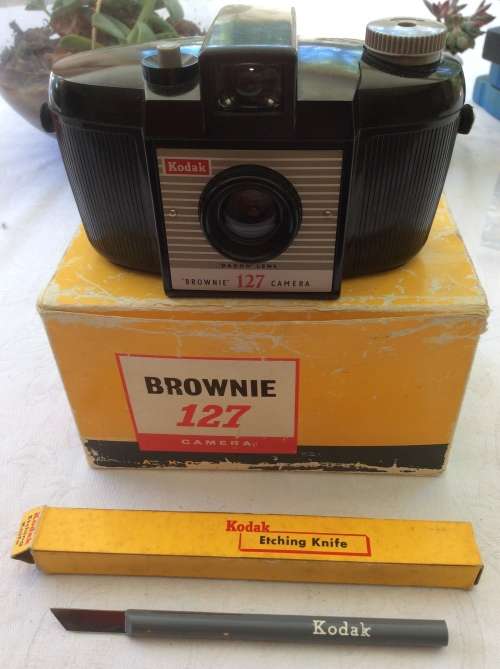 BOXED BROWNIE 127 CAMERA AND KODAK ETCHING KNIFE