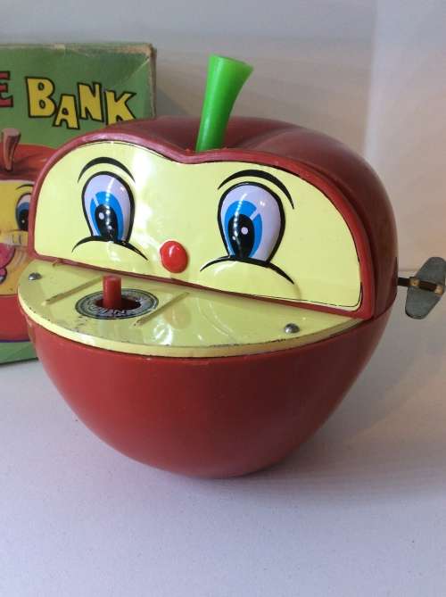 WIND UP APPLE TIN/PLASTIC LITHO BANK - 1960s - WORKS 100% - JAPAN MADE - EXTREMELY RARE -