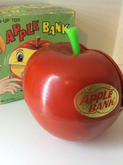 WIND UP APPLE TIN/PLASTIC LITHO BANK - 1960s - WORKS 100% - JAPAN MADE - EXTREMELY RARE -