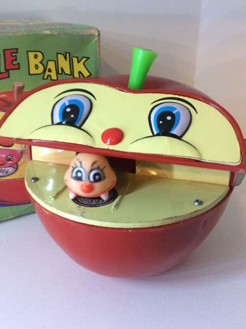 WIND UP APPLE TIN/PLASTIC LITHO BANK - 1960s - WORKS 100% - JAPAN MADE - EXTREMELY RARE -