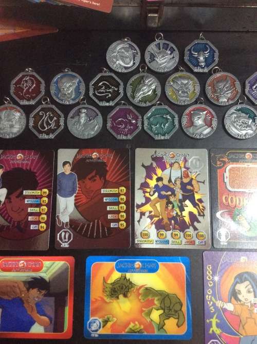 MASSIVE LOT - JACKIE CHAN ADVENTURES TRADING CARDS AND MEDALS - 300+ - 20 medals & tin - AWESOME -