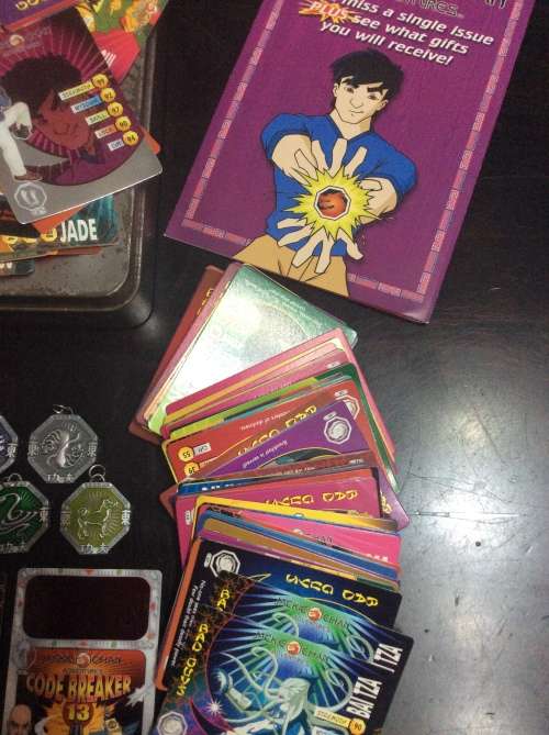 MASSIVE LOT - JACKIE CHAN ADVENTURES TRADING CARDS AND MEDALS - 300+ - 20 medals & tin - AWESOME -
