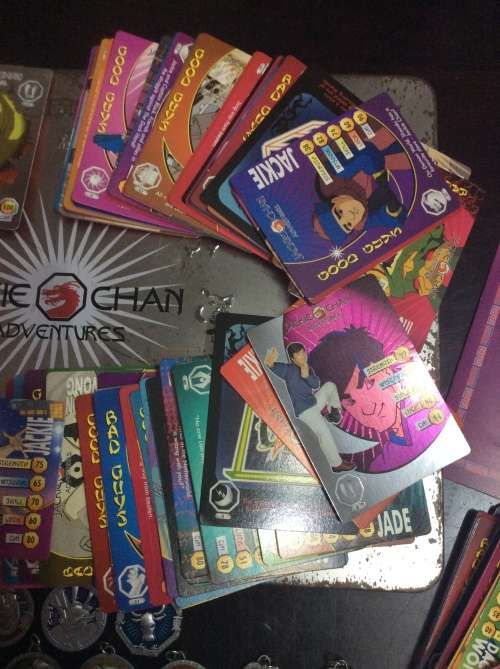 MASSIVE LOT - JACKIE CHAN ADVENTURES TRADING CARDS AND MEDALS - 300+ - 20 medals & tin - AWESOME -