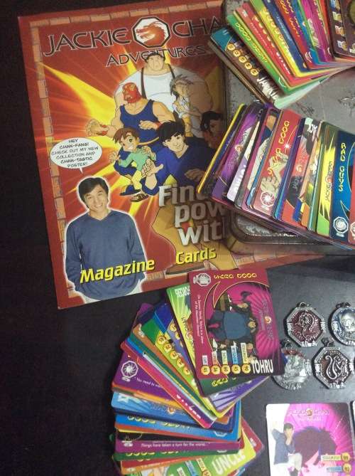 MASSIVE LOT - JACKIE CHAN ADVENTURES TRADING CARDS AND MEDALS - 300+ - 20 medals & tin - AWESOME -
