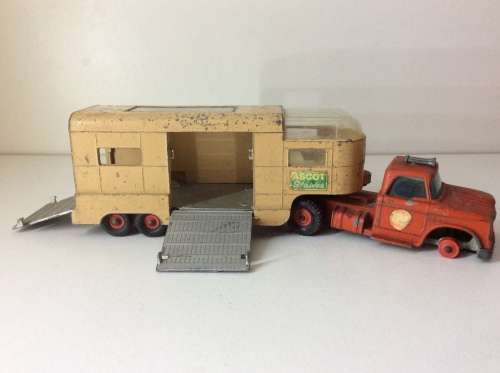 LESNEY DIE CAST ENGLAND - HORSE CARRIER - GREAT MODEL AT GREAT PRICE -