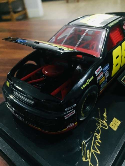 ERNIE IRVAN RACING FORD DIE CAST BANK MODEL - 1995 - NO KEY - Box 28cm long -