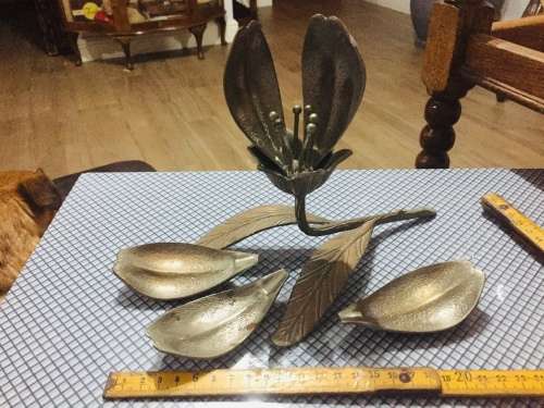 METAL TABLE ASHTRAY IN SHAPE OF FLOWER - CIRCA 1930-1950 - GREAT ITEM -