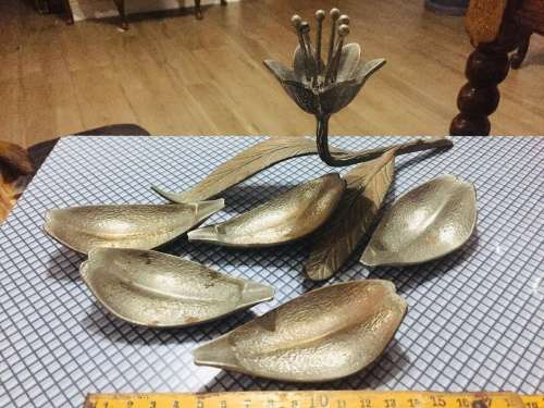 METAL TABLE ASHTRAY IN SHAPE OF FLOWER - CIRCA 1930-1950 - GREAT ITEM -