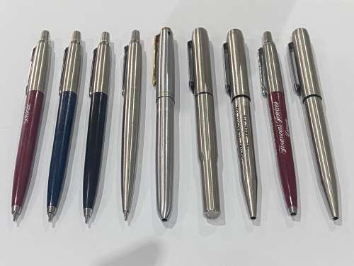 COLLECTION 9 OLD PARKER PENS & PENCILS