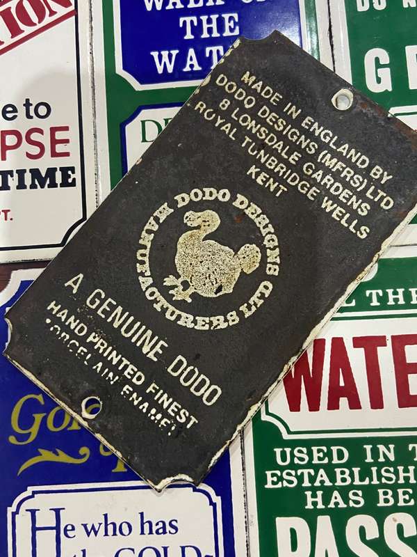 7 SMALL ENAMEL NOVELTY SIGNS FROM THE 1980s - DODO DESIGNS ENGLAND - 7x12cm each, One bid for all