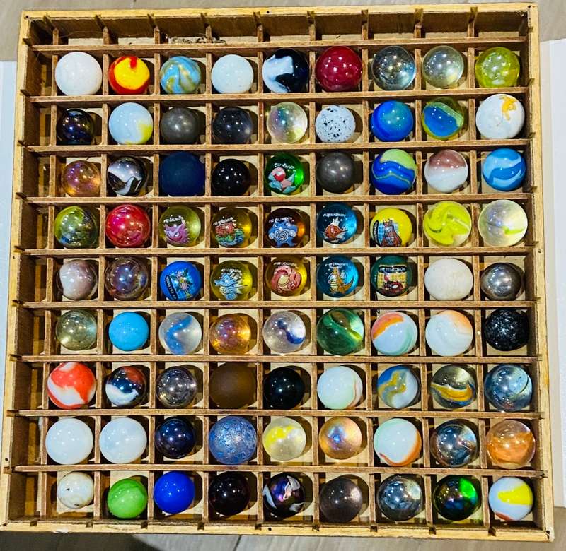 COLLECTION 89 VINTAGE BIG MARBLES - 11 LATE 1990s POKÉMON MARBLES INCLUDED - JOBLOT -