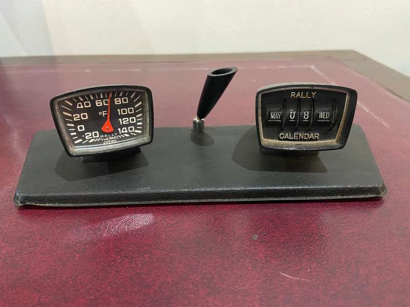 VINTAGE PEN RALLY THEMED DESK HOLDER - SUPER COOL -