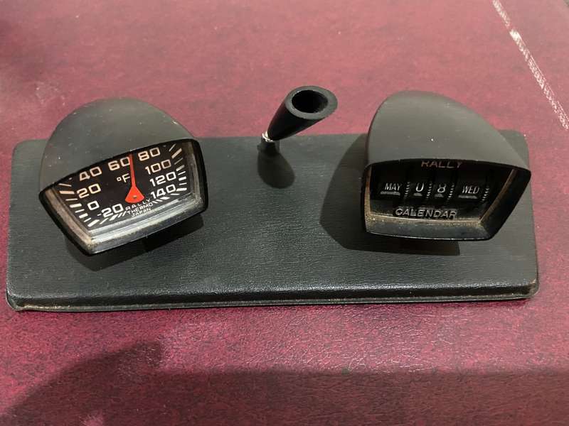 VINTAGE PEN RALLY THEMED DESK HOLDER - SUPER COOL -