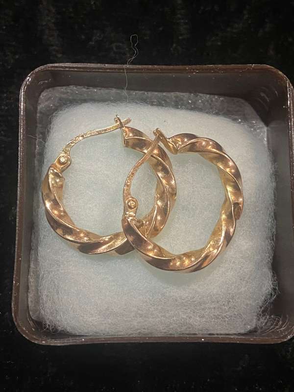 9 Carat Gold earrings - 1.06 grams  -
