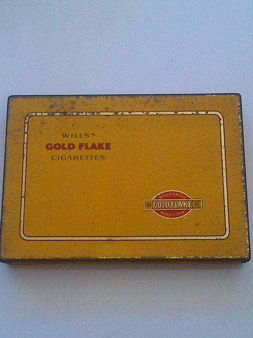 VINTAGE CIGARETTE TIN: WILL'S GOLD FLAKE 50'S